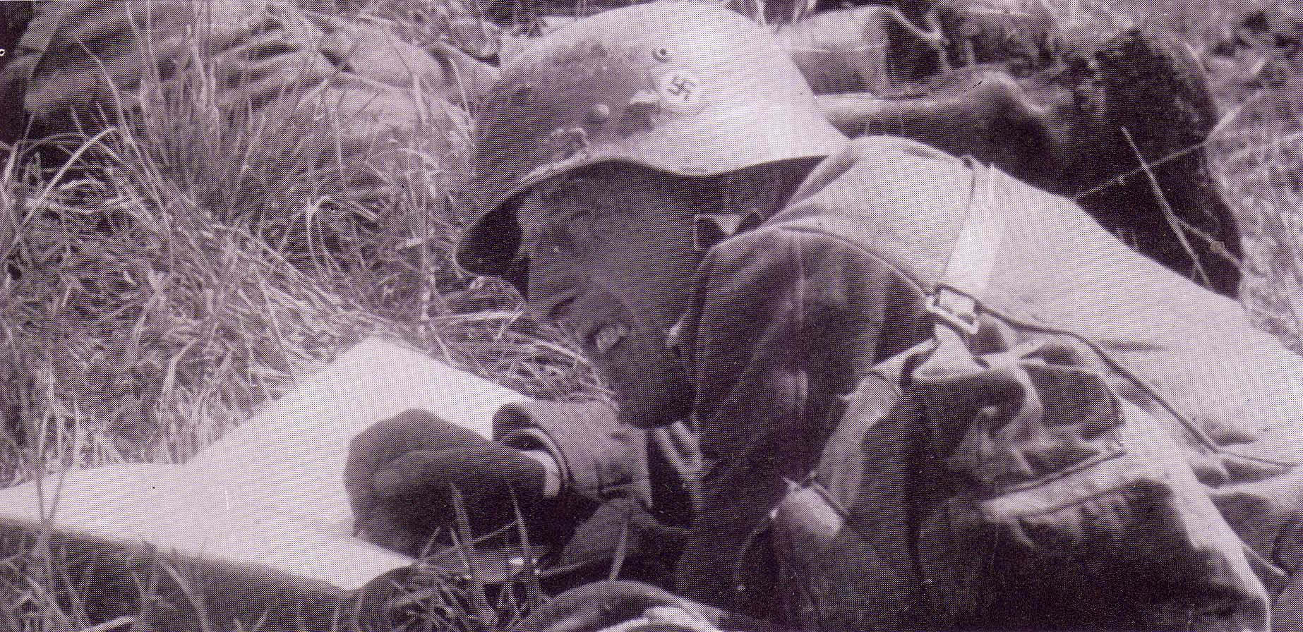 Немецкий солдат пишет письмо
